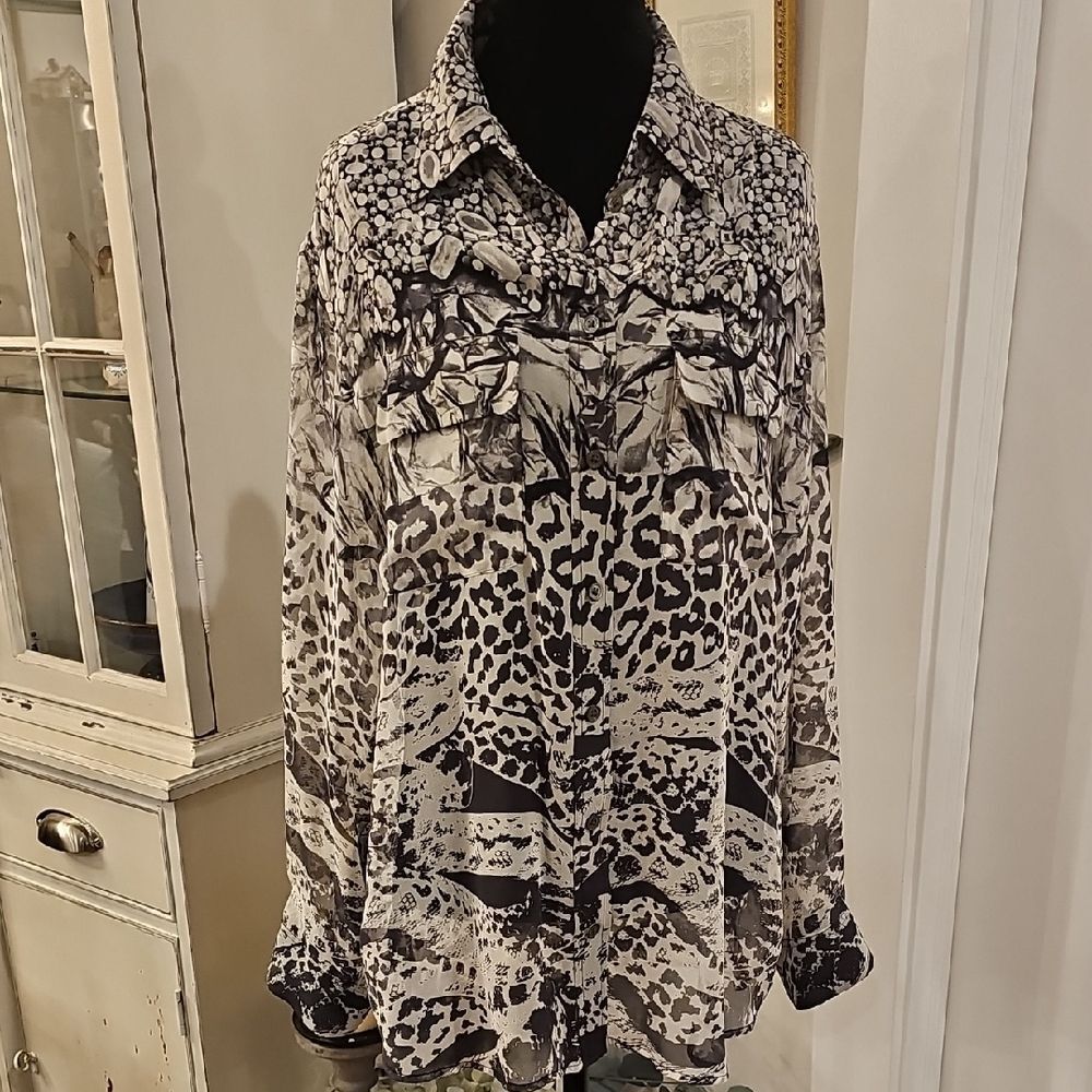 EQUIPMENT FEMME Signature Silk Shirt Animal‎ Print Size Medium Boho Lagenlook